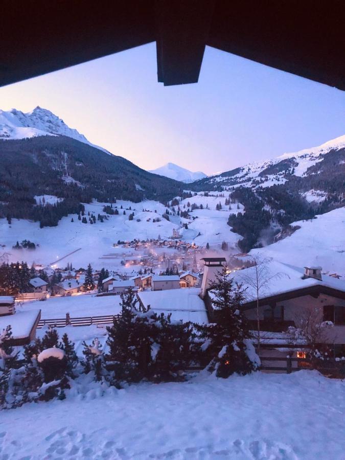 Vila Haus Schwarz Savognin Exteriér fotografie